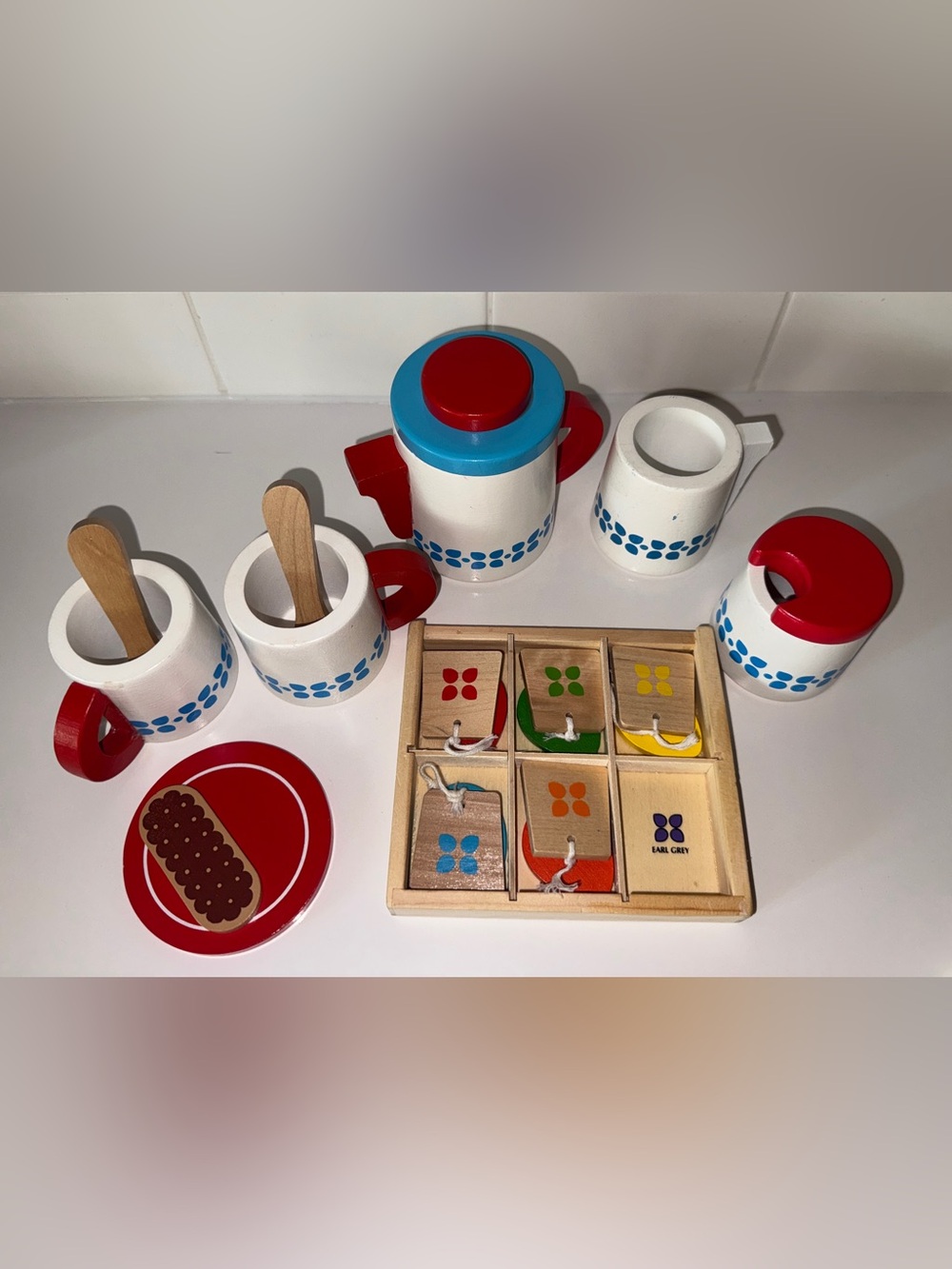Melissa & Doug Wooden Steep & Serve Tea Set